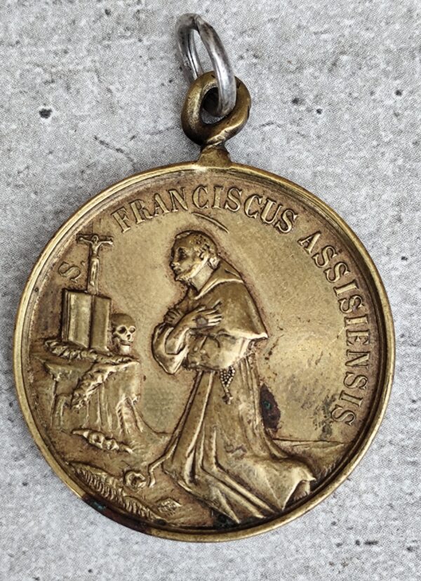 Rare antique médaille religieuse en bronze de la bénédiction de saint François d'Assise – Image 2