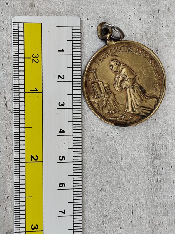 Rare antique médaille religieuse en bronze de la bénédiction de saint François d'Assise – Image 3