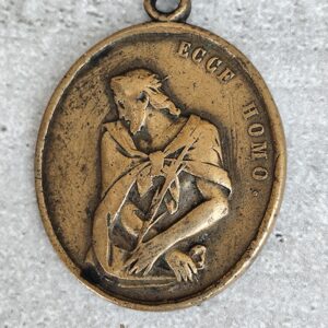 Antique médaille religieuse de Jésus Christ ecce homo et de la vierge Marie mater dolorosa en bronze