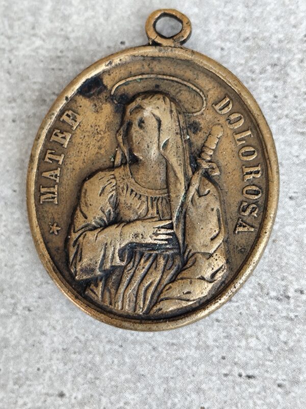 Antique médaille religieuse de Jésus Christ ecce homo et de la vierge Marie mater dolorosa en bronze – Image 2