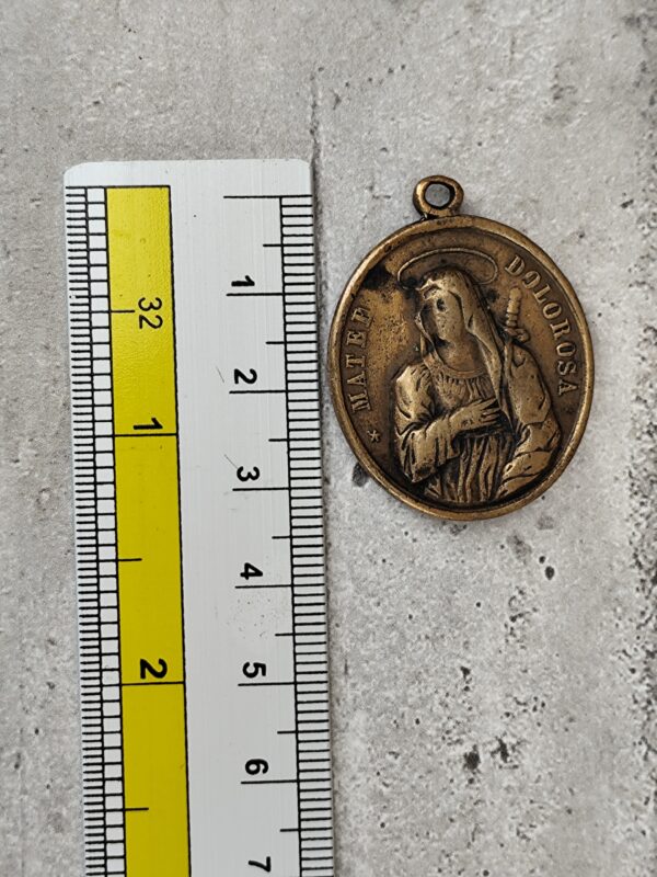 Antique médaille religieuse de Jésus Christ ecce homo et de la vierge Marie mater dolorosa en bronze – Image 3