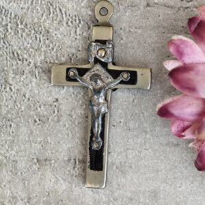 Ancienne croix pectorale en bois d'ébène et métal