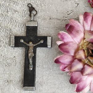 Ancienne croix crucifix en bois
