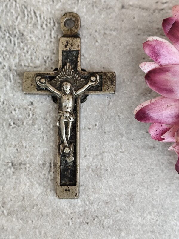 Ancienne croix pectorale souvenir de lourdes.