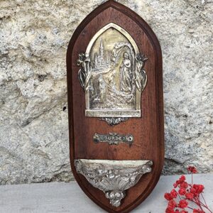 Bénitier de la vierge Marie de Lourdes