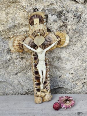art chrétien crucifix Jésus-Christ corpus christi art religieux coquillage cadeau de dévotion