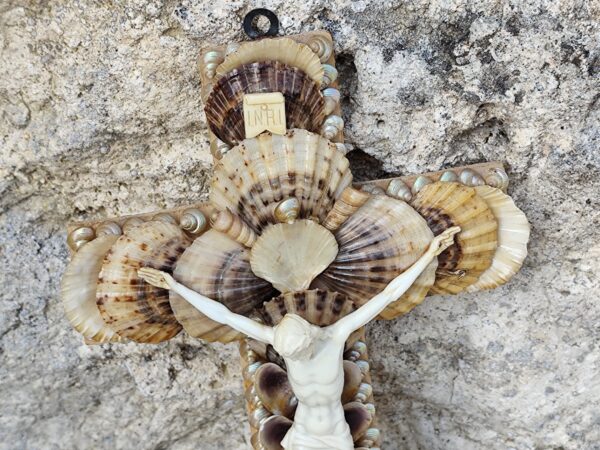 art chrétien crucifix Jésus-Christ corpus christi art religieux coquillage cadeau de dévotion – Image 2