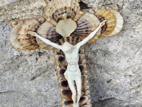 art chrétien crucifix Jésus-Christ corpus christi art religieux coquillage cadeau de dévotion – Image 3