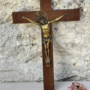 rare grande croix crucifix Jésus Christ crucifixion mural en bois et laiton