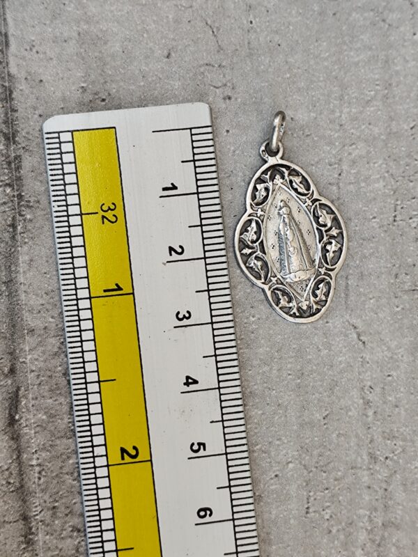 Antique médaille religieuse en argent de notre dame de Vassivière . – Image 3