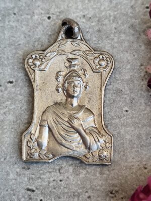 Rare médaille religieuse saint Ferréol de ceret art déco de couleur argent