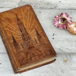 Antique missel de sainte Bernadette de 1934