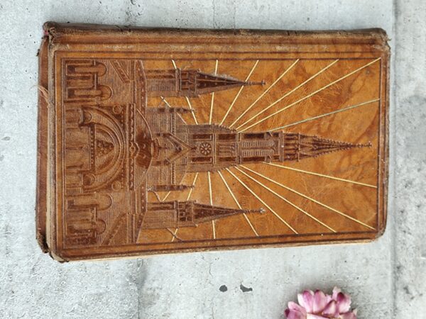 Antique missel de sainte Bernadette de 1934 – Image 2