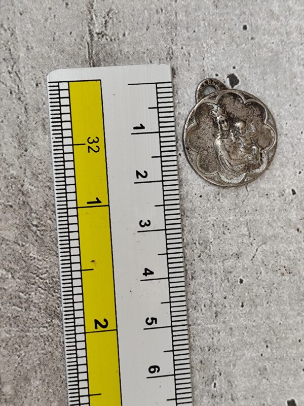 rare antique médaille religieuse de la  Vierge Marie et l'enfant – Image 3