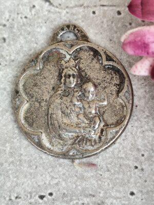rare antique médaille religieuse de la  Vierge Marie et l'enfant