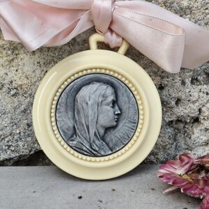 Rare ancienne médaille de la  vierge marie protection berceau bakelite, Médaille ancienne pour lit de bébé, France, cadeau de naissance