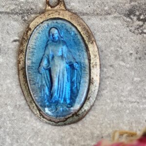 Ancienne médaille miraculeuse de la vierge Marie en email.
