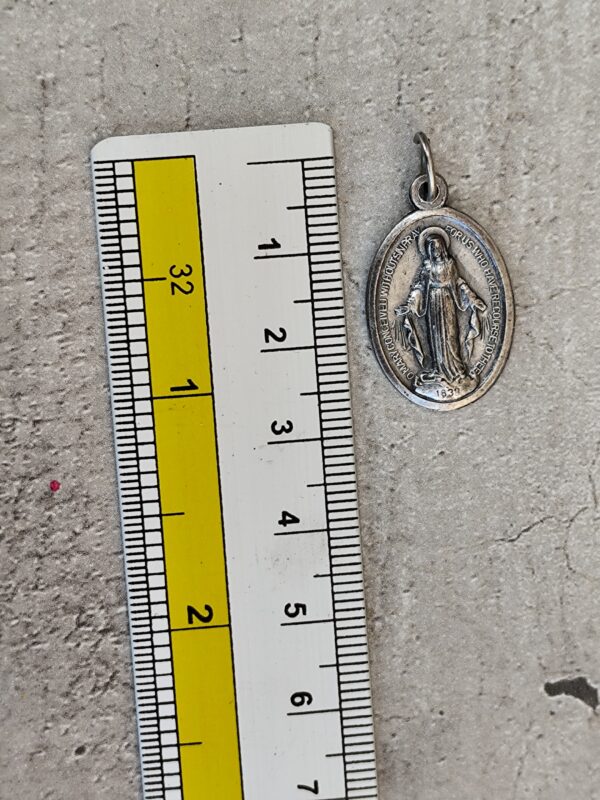 Ancienne médaille miraculeuse de la vierge Marie . – Image 3