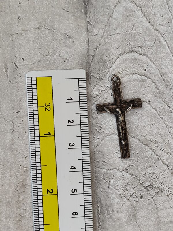 Ancienne croix  religieuse crucifix religieux de couleur  argent souvenir de lourdes – Image 3
