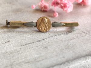 Antique  broche religieuse de sainte Thérèse de Lisieux
