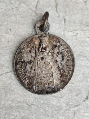 Antique médaille religieuse notre dame de la sarte .