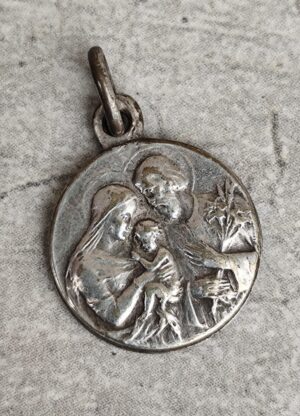 Antique médaille religieuse de saint Isbergue et de la sainte famille