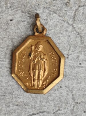 Antique médaille religieuse de Saint Druon Sebourg .