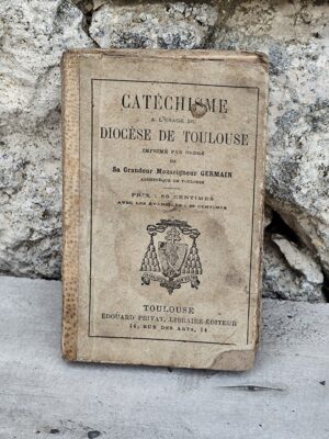 Ancien livre catéchisme à l'usage du diocèse de Toulouse imprimé par ordre de sa grandeur monseigneur Germain archevêque de Toulouse 