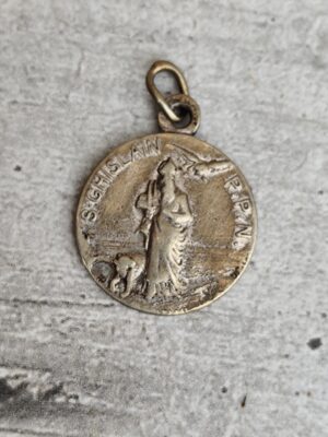 Antique médaille religieuse de saint Ghislain.