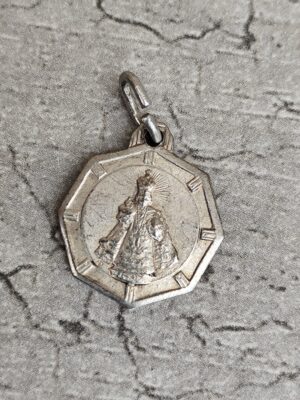 Antique médaille religieuse de Jésus de Prague.
