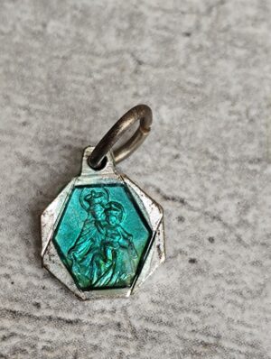 Antique médaille religieuse de la vierge Marie et Jésus Christ en émail vert