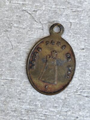 Antique médaille religieuse notre dame du mai en laiton