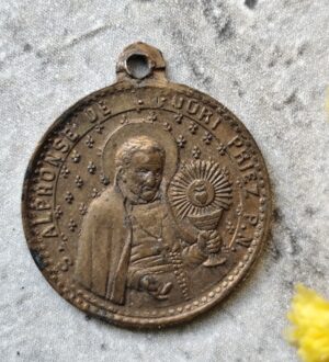 Médaille religieuse de saint Alphonse de ligori et notre dame du perpétuel secours en laiton.
