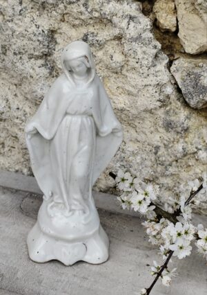 Statue ancienne Vierge Marie 17 cm – Porcelaine religieuse vintage – Figurine catholique blanche