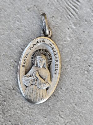 Médaille ancienne Beata Maria Mazzarello • Médaille religieuse vintage • Dévotion catholique • Protection spirituelle • Collection religieuse • Bijou ancien en métal