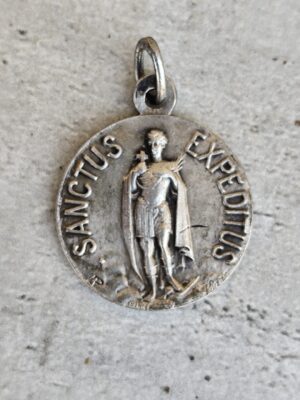 médaille de Saint Expédit protection et solutions rapides