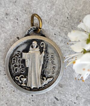 Médaille de Saint Benoît – Symbole de protection et de paix intérieure