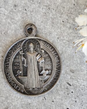 Médaille de Saint Benoît – Symbole de protection et de paix intérieure