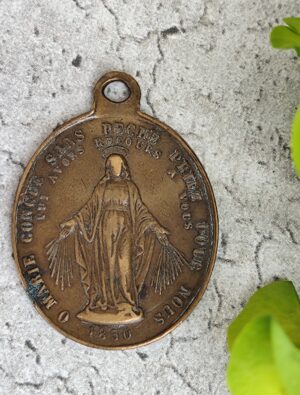 Médaille Vierge Miraculeuse – Laiton ancien