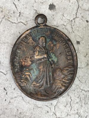 Rare Médaille de Sainte Germaine – Passage Miraculeux du Ruisseau Courbet  Avers : Pape Pie IX – Bronze ancien