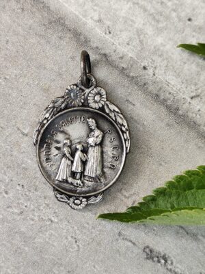 Médaille Notre‑Dame de La Salette – icône religieuse en métal