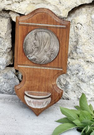 Bénitier Mural en Bois & Médaillon Vierge  Métallique – Douce Protection