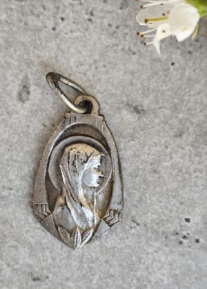 Médaille Religieuse de la Vierge Marie (Lourdes)