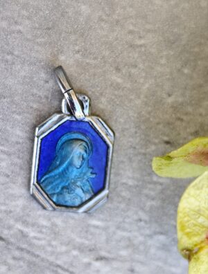 Médaille ancienne de Sainte Thérèse en émail bleu – Protection & Douceur